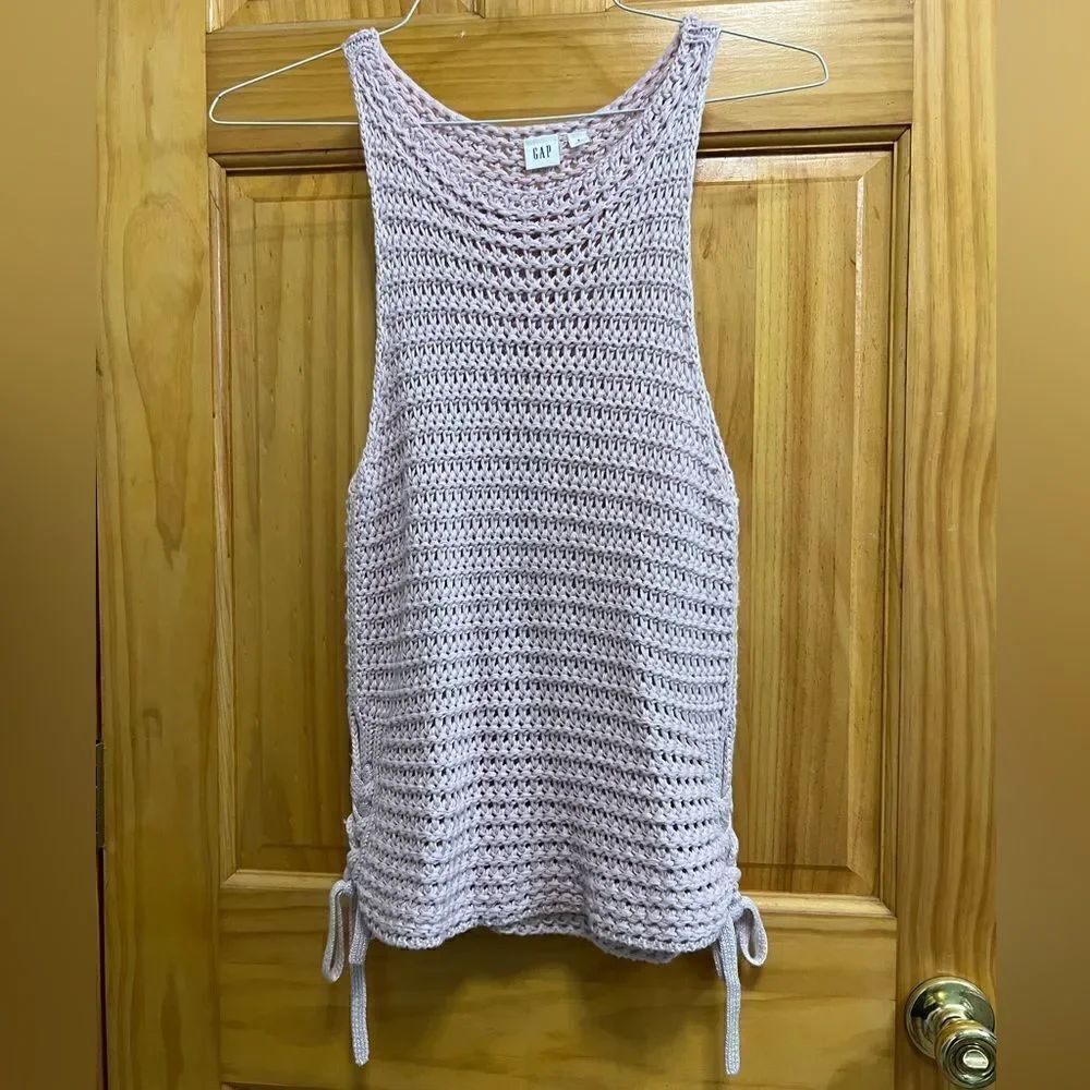 Gap summer sweater tank size S pale pink with shimmery thread as seen in video